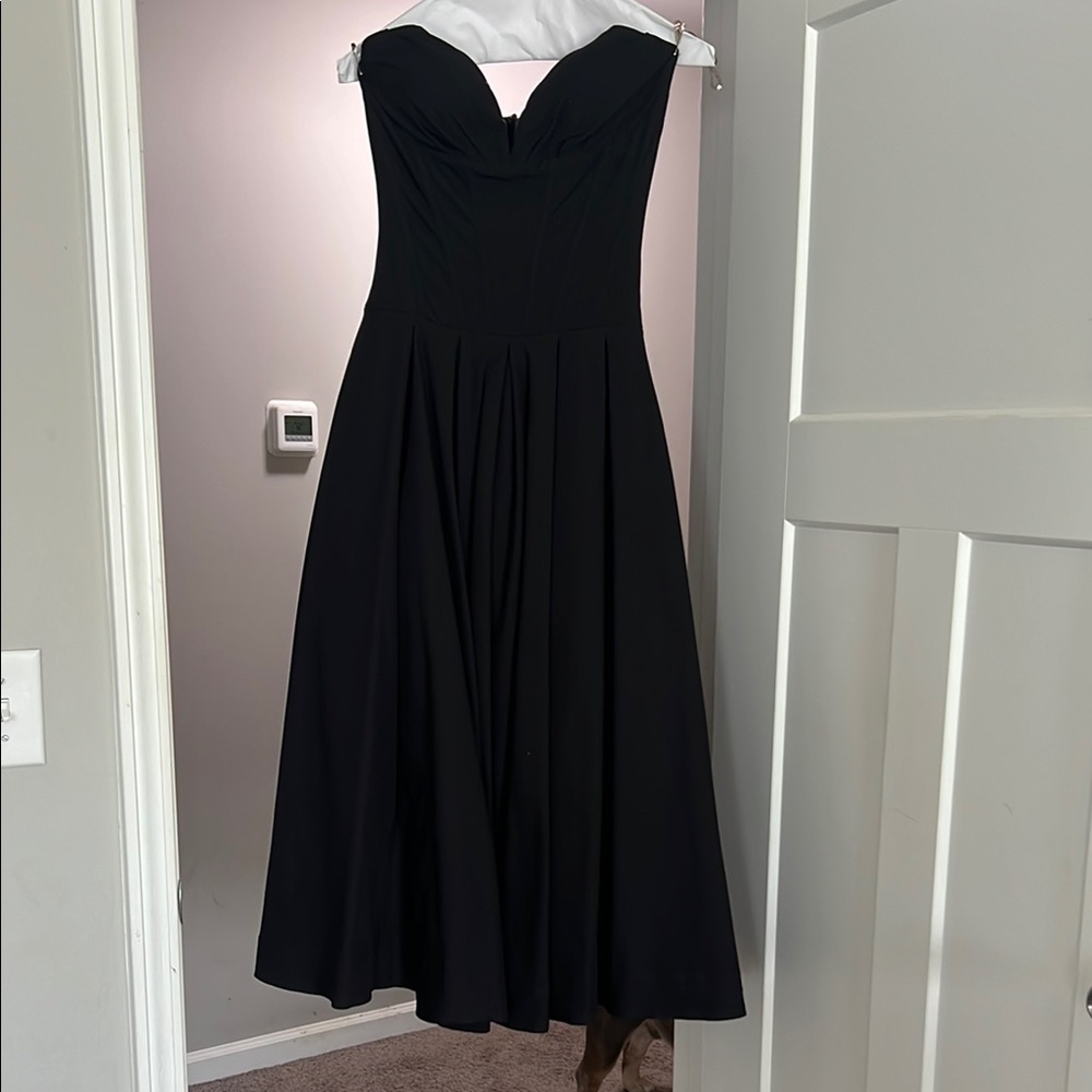 HOUSE OF CB ‘LADY’ DRESS                  Elegant Black Strapless Dress